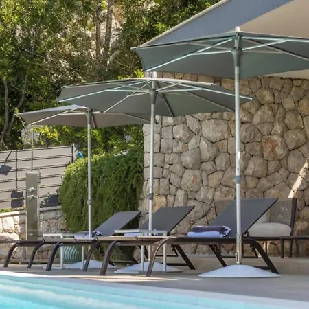 Luxury Five Bedroom With Pool And Sunset View ザトン