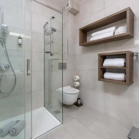 Luxury Five Bedroom With Pool And Sunset View ヴィラ *