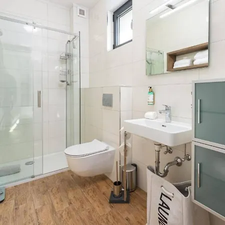 Luxury Five Bedroom With Pool And Sunset View *