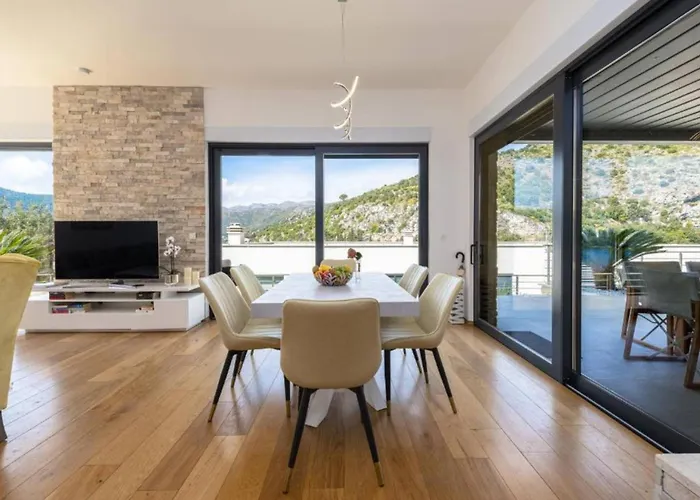 别墅 Luxury Five Bedroom With Pool And Sunset View 扎通