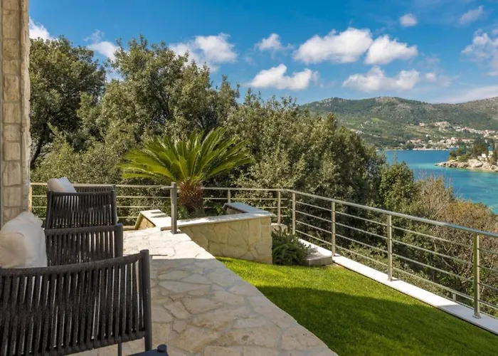 别墅 Luxury Five Bedroom With Pool And Sunset View 扎通