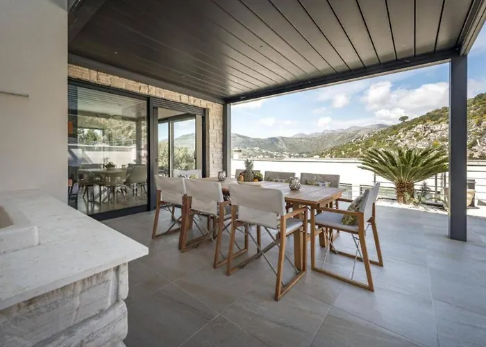 Luxury Five Bedroom With Pool And Sunset View 别墅 扎通