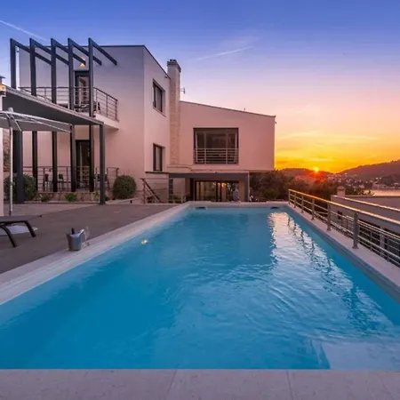 Luxury Five Bedroom With Pool And Sunset View Villa *