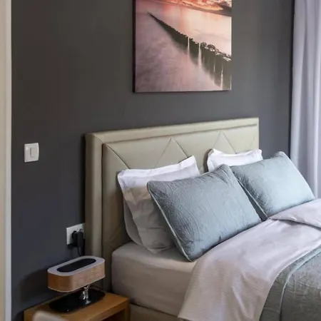 Luxury Five Bedroom With Pool And Sunset View *