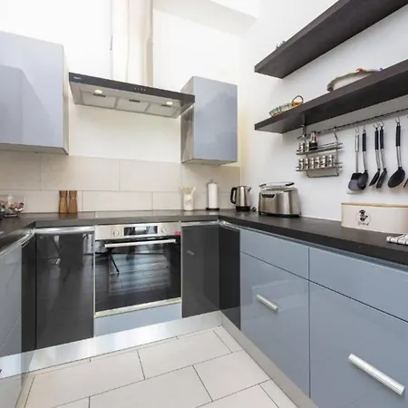 Luxury Five Bedroom With Pool And Sunset View *