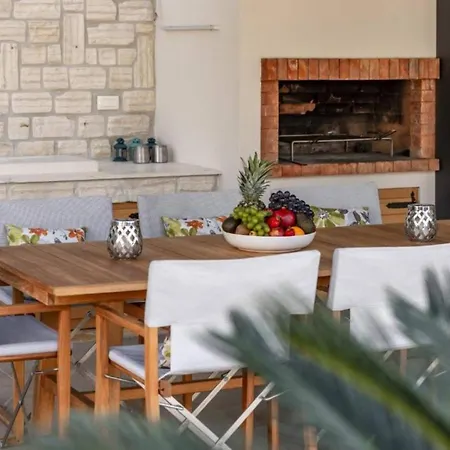 Luxury Five Bedroom With Pool And Sunset View Villa Zaton