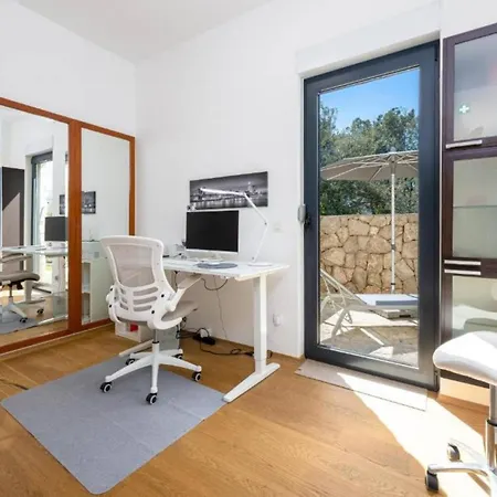 Luxury Five Bedroom With Pool And Sunset View Villa Zaton
