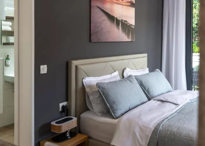 Luxury Five Bedroom With Pool And Sunset View *