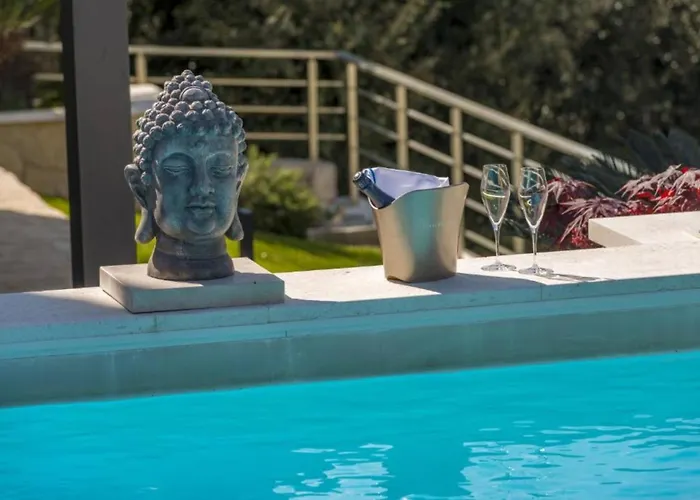 فيلة Luxury Five Bedroom With Pool And Sunset View