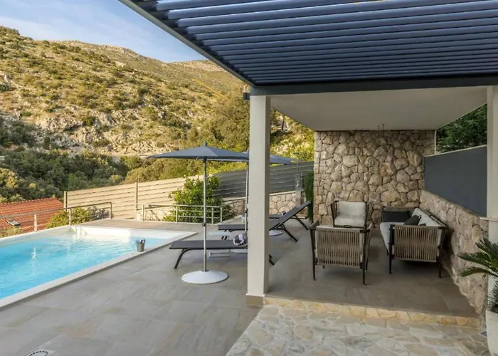 Luxury Five Bedroom With Pool And Sunset View فيلة زاتون