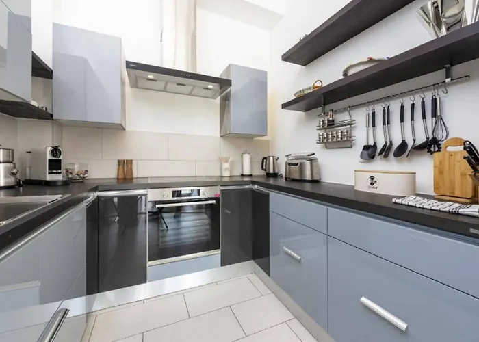 Luxury Five Bedroom With Pool And Sunset View *