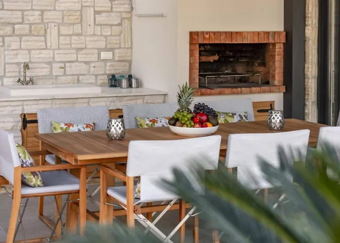 Luxury Five Bedroom With Pool And Sunset View فيلة زاتون