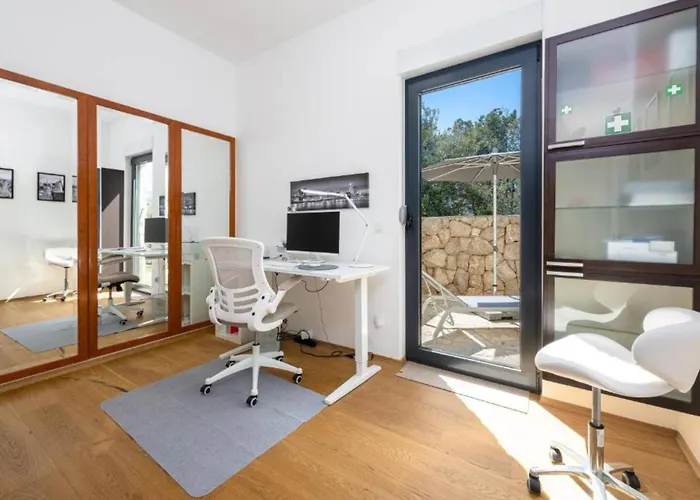 Luxury Five Bedroom With Pool And Sunset View فيلة زاتون