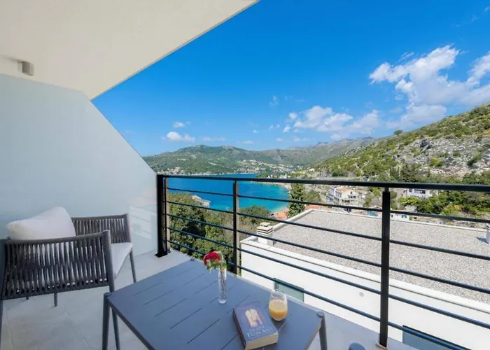 Luxury Five Bedroom With Pool And Sunset View * زاتون